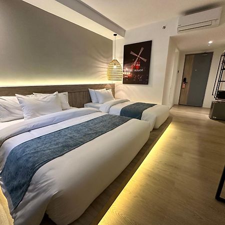 Theatre Hotel Kuching Esterno foto