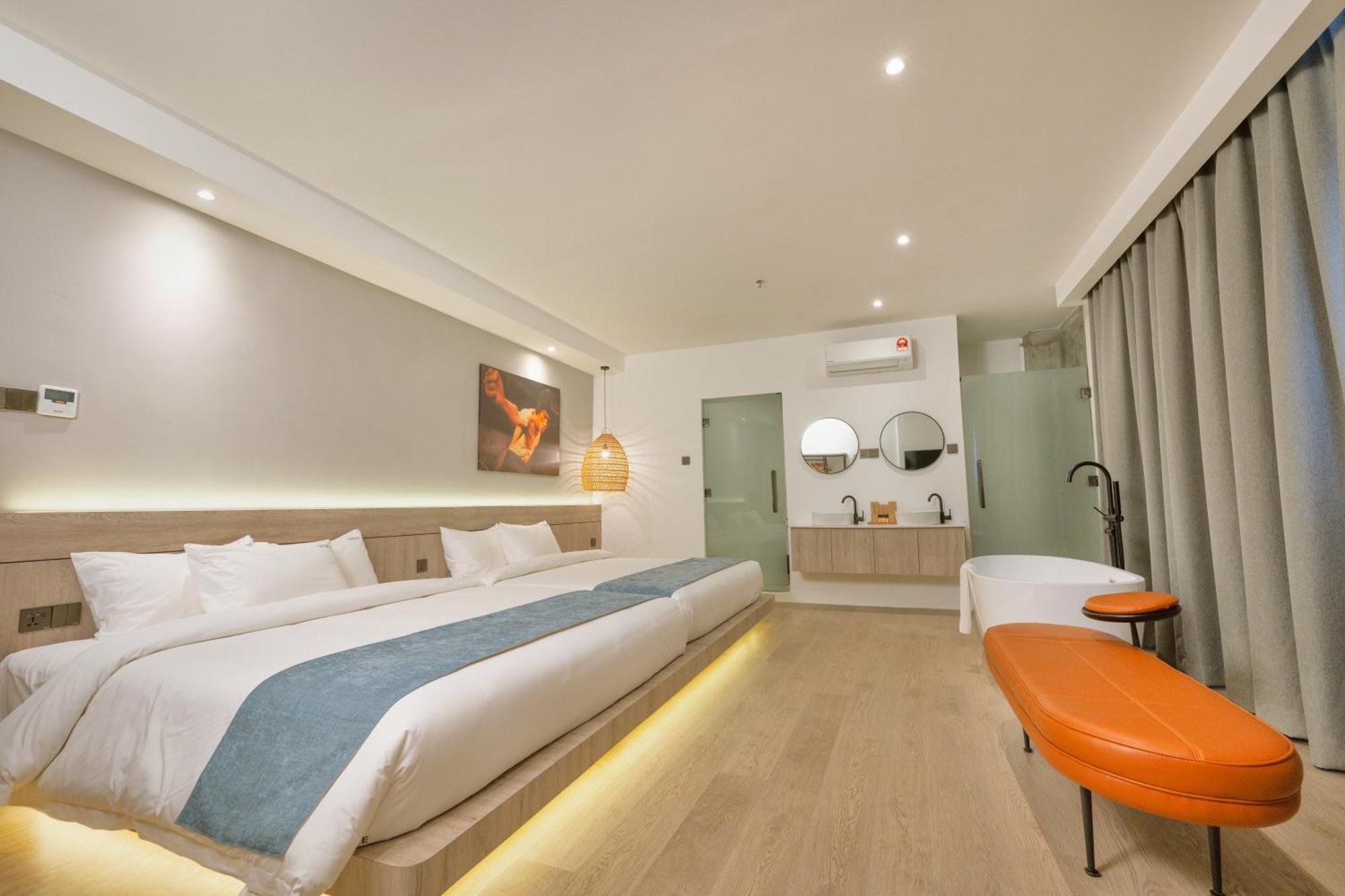 Theatre Hotel Kuching Esterno foto