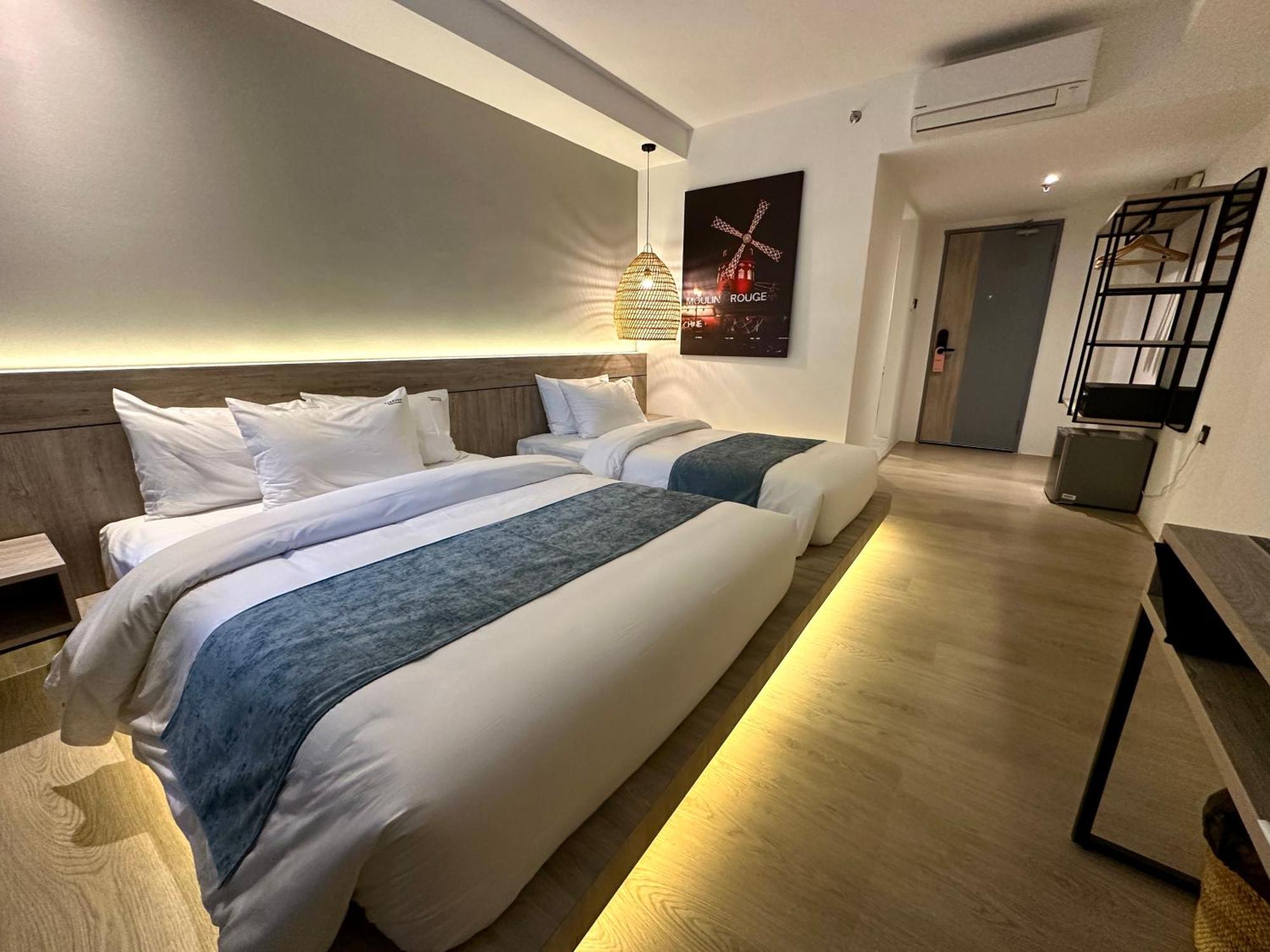 Theatre Hotel Kuching Esterno foto
